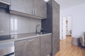 Fridge, microwave, oven, stovetop - 2-BR Gem in Gibraltar's Heart! (Gibraltar)