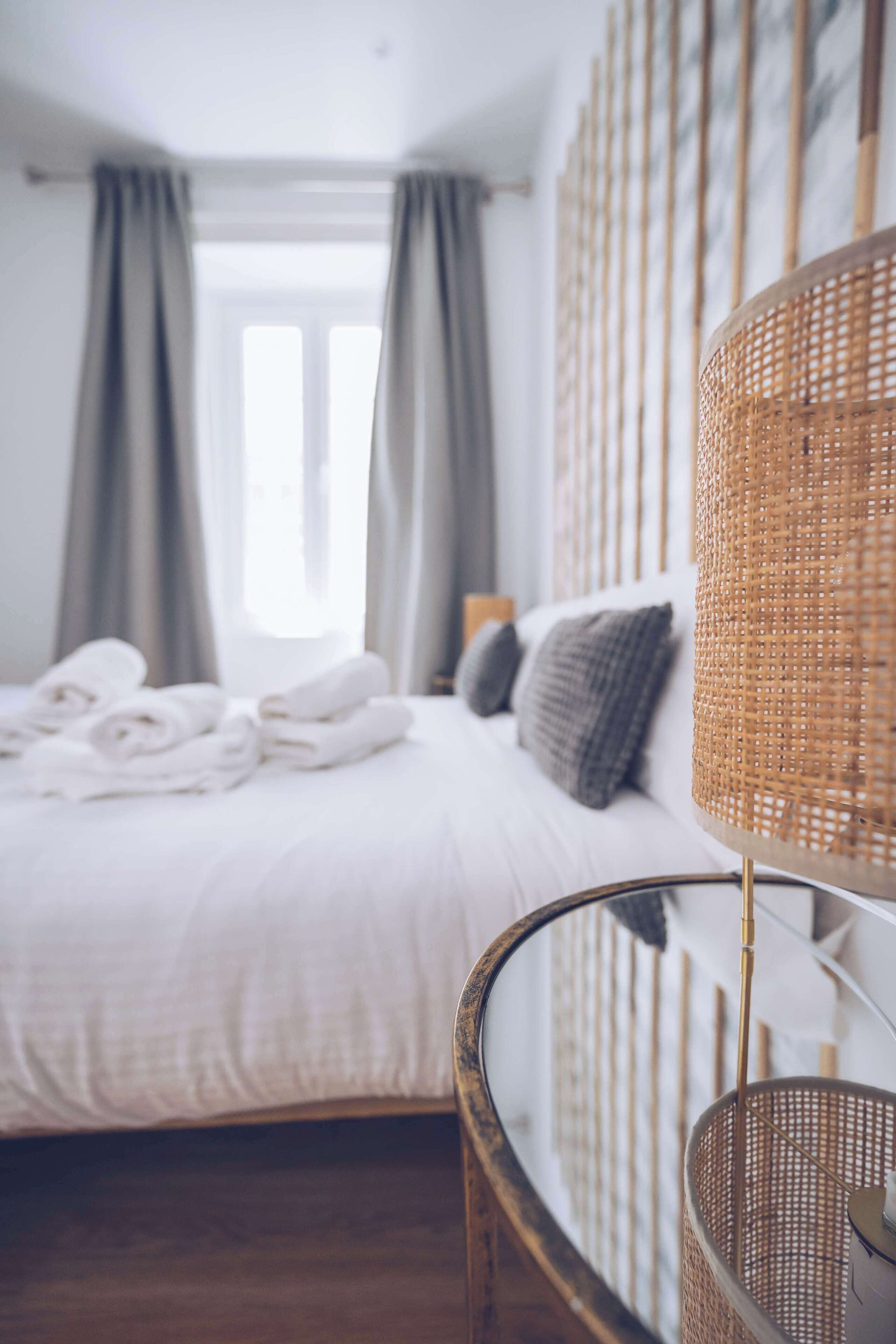 2 habitaciones, tabla de planchar con plancha, wifi y ropa de cama 