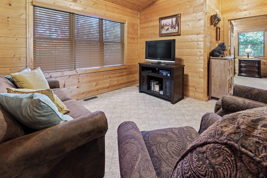 Enjoy This Beautiful Cabin And Have A Wonderful Evening In The Hot-tub ! - Maryville, TN