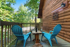 Terrace/patio - Enjoy this beautiful cabin and have a wonderful evening in the hot-tub ! (Townsend)