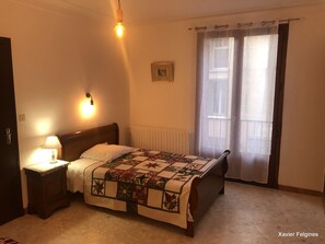 4 bedrooms, iron/ironing board, travel crib, internet - Grande Maison de Village à Estagel (ESTAGEL)