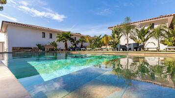 Piscine extérieure, piscine chauffée