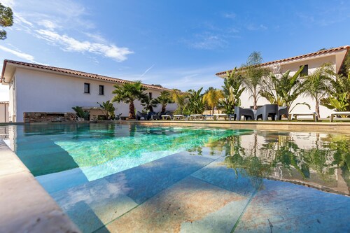 Villa Julian proche de tout, piscine chauffée