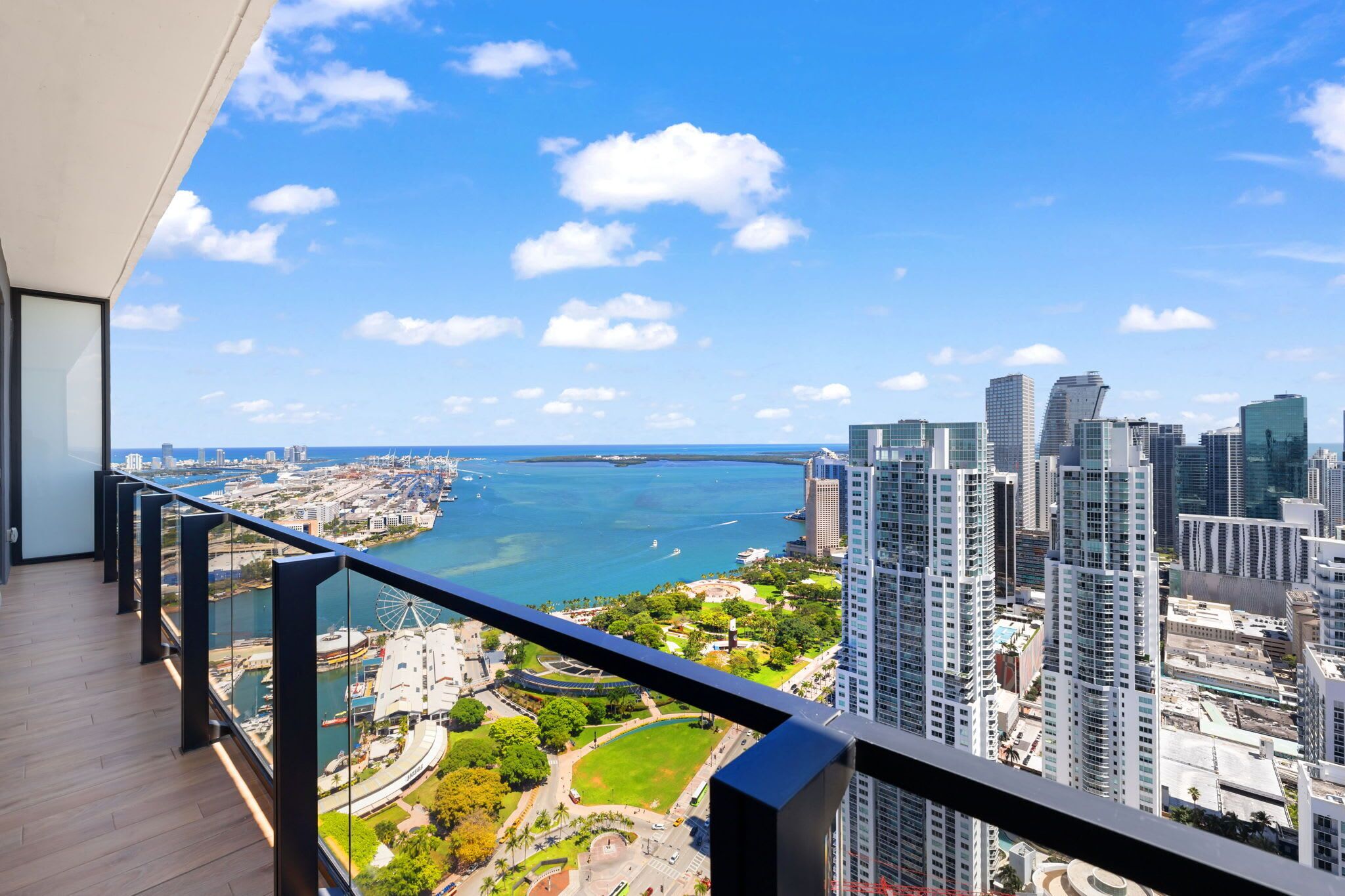 Stunning Views / Luxury Condo at Downtown Miami