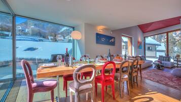 Family Villa, Multiple Bedrooms (Boutique Chalet Moritz) | Dining