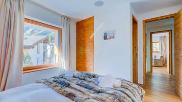 Family Villa, Multiple Bedrooms (Boutique Chalet Moritz) | 6 bedrooms, laptop workspace, iron/ironing board, WiFi
