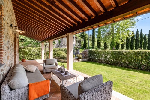 Villa Vittoriano - Tuscan Villa for 7 With Jacuzzi