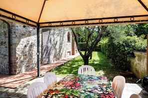 Family Villa, Multiple Bedrooms, Mountainside (Villa Vittoriano - Surrounded By) | Outdoor dining - Villa Vittoriano - Surrounded By Nature (Camaiore)