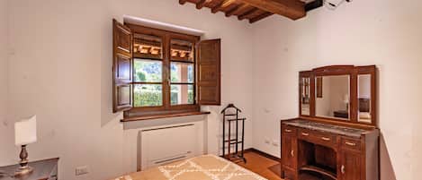 Villa Familiale, plusieurs chambres, cÎté montagne (Villa Vittoriano - Surrounded By) | 4 chambres, fer et planche à repasser, Wi-Fi gratuit, draps fournis