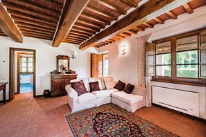 Villa familiale, plusieurs chambres, côté montagne (Villa Vittoriano - Surrounded By) | Intérieur