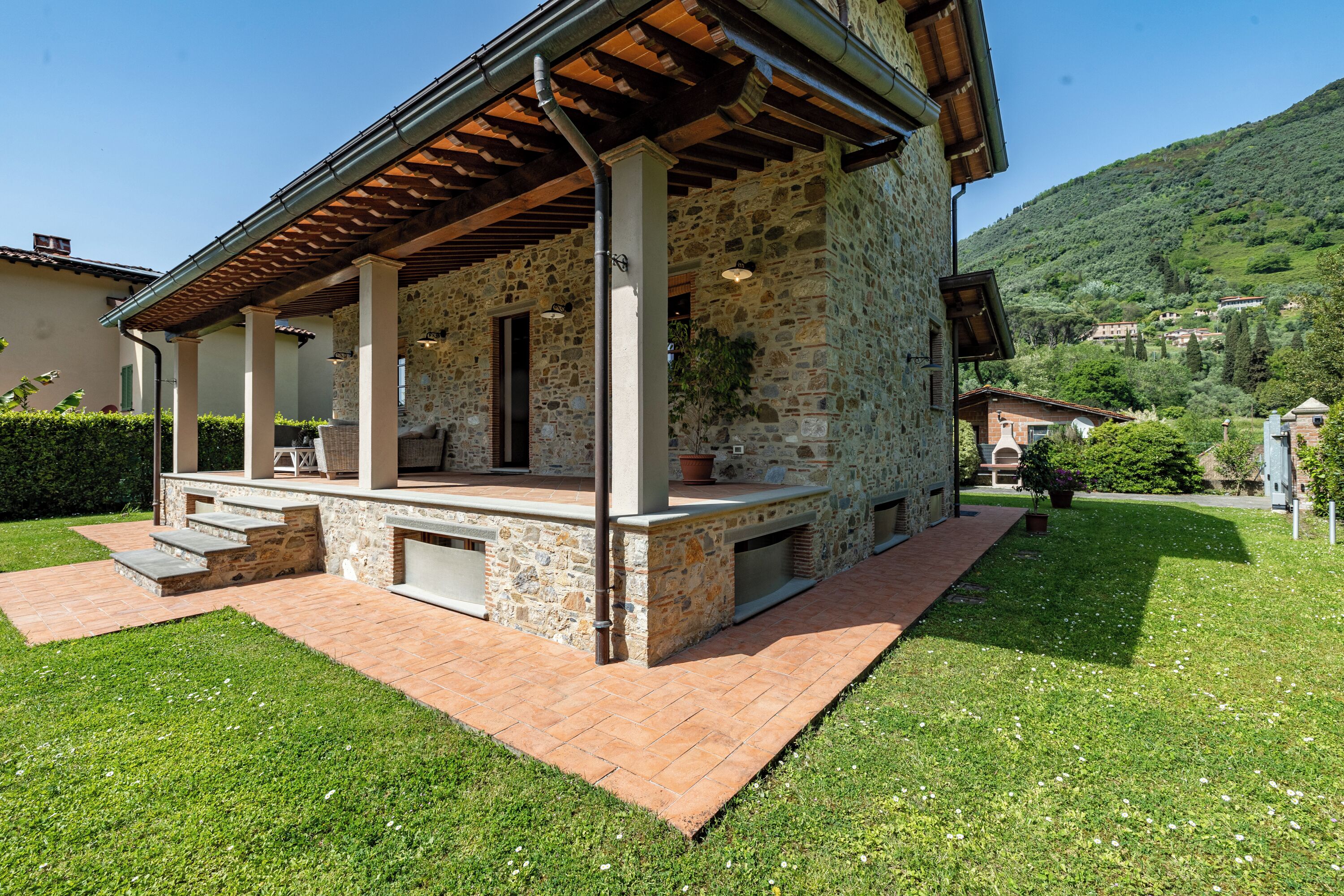Familienvilla, Mehrere Schlafzimmer, Bergseite (Villa Vittoriano - Surrounded By) | Aussenbereich