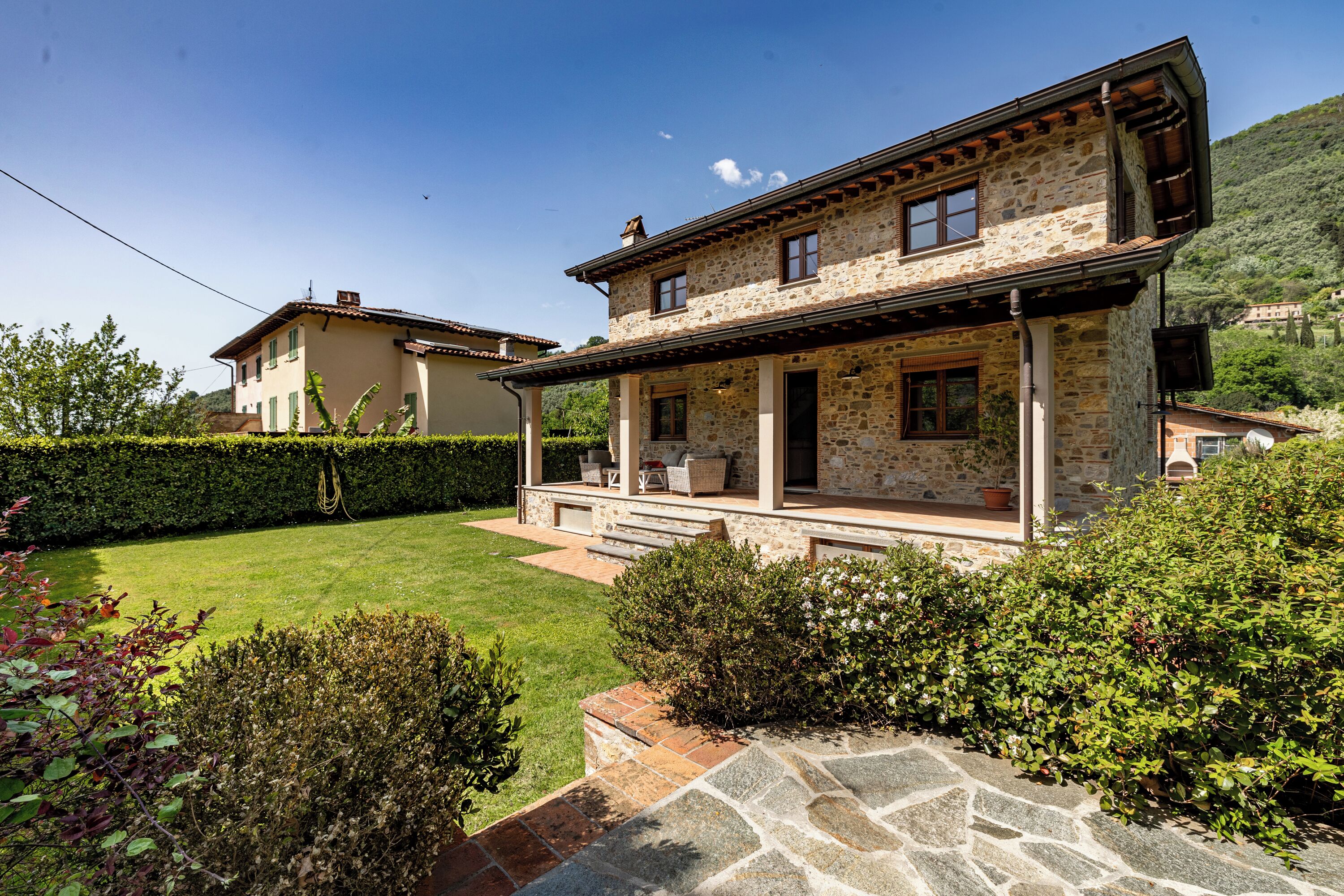 Familienvilla, Mehrere Schlafzimmer, Bergseite (Villa Vittoriano - Surrounded By) | Außenbereich