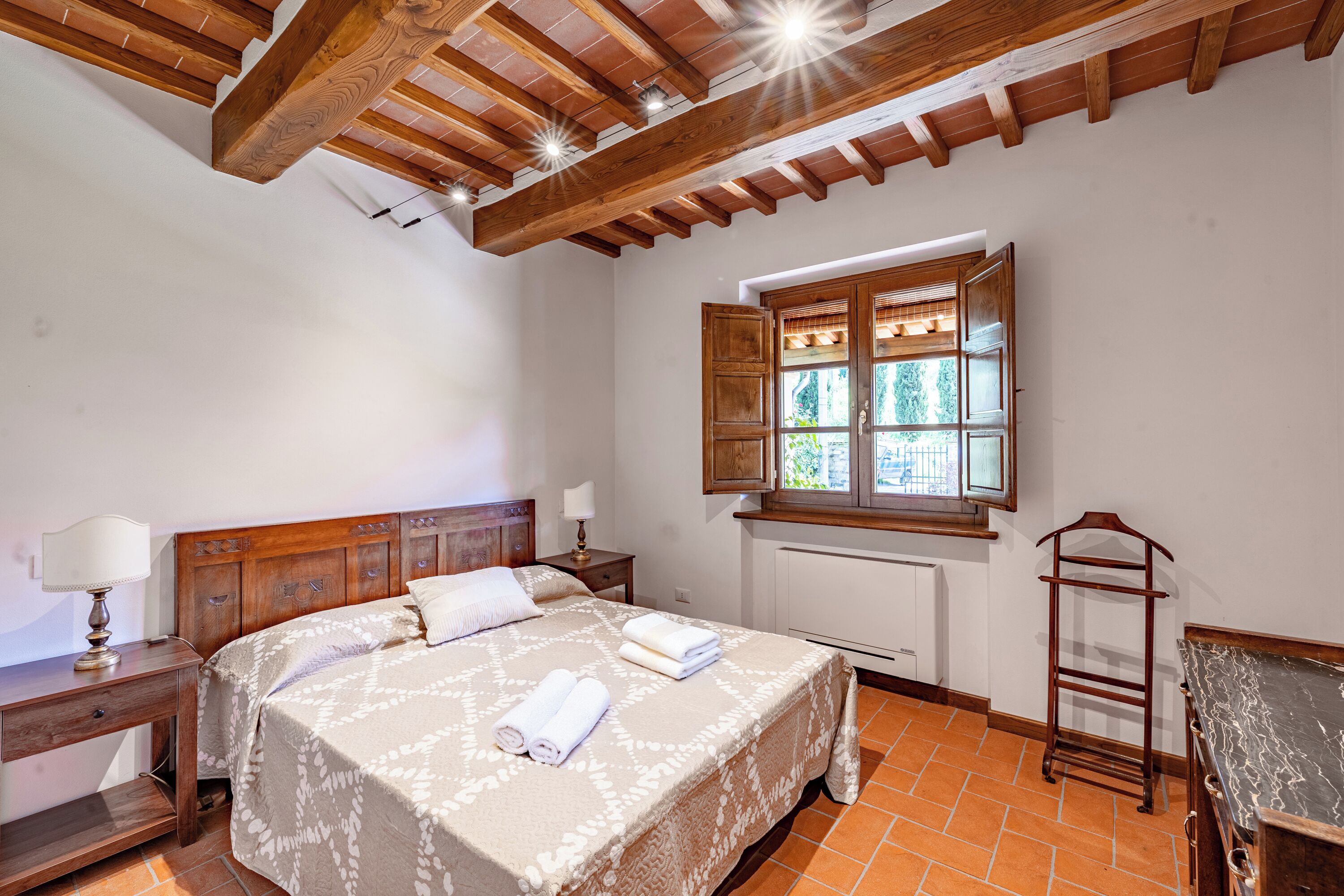 4 bedrooms, iron/ironing board, free WiFi, bed sheets