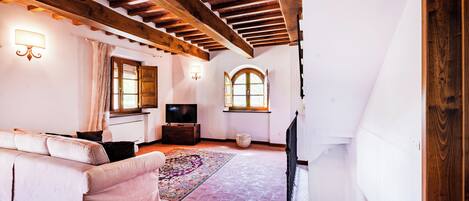 Family Villa, Multiple Bedrooms, Mountainside (Villa Vittoriano - Surrounded By) | Living area