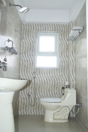 Articoli per l'igiene personale ecosostenibili, asciugacapelli, bidet