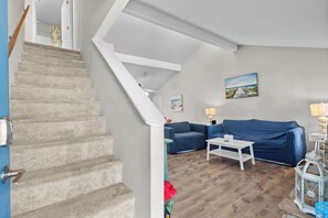 TV, peis og kontorer