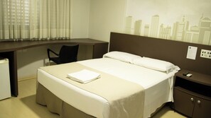 Minibar, individually decorated, desk, laptop workspace - ABBAS HOTEL (Uberlandia)