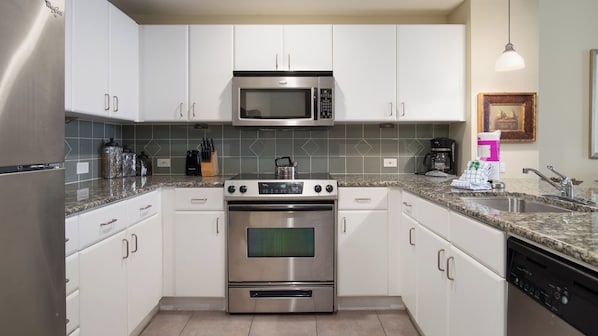 Condo, Multiple Beds, Balcony, Ocean View (Grand Panama 1-2005) | Private kitchen | Fridge, microwave, oven, stovetop