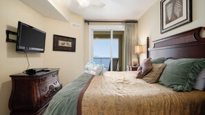 コンドミニアム ベッド (複数台) バルコニー オーシャンビュー (Grand Panama 1-2005) | 2 室のベッドルーム、客室ごとに異なる装飾、客室ごとに異なるインテリア、アイロン / アイロン台