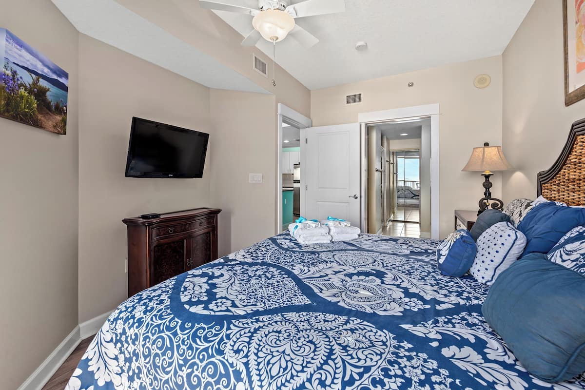 Condo, nhiều giường, ban công, quang cảnh biển (Grand Panama 1-1502) | 2 phòng ngủ, trang trí khác biệt
