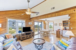 TV, DVD-spiller og stereoanlegg