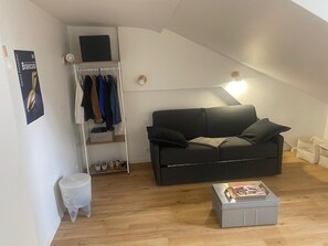 Living area - Studio Cosy Paris 11ème, Près D'oberkampf -métro 100m - Dispo 13 Juil au 10 Août (Paris)
