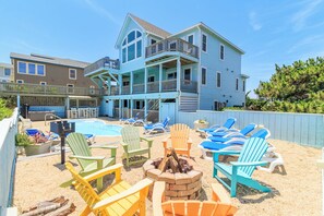 Terrace/patio - Beautiful oceanfront home in Duck with gorgeous views! (Duck)