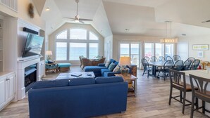 Smart TV, fireplace, DVD player, stereo - Beautiful oceanfront home in Duck with gorgeous views! (Duck)