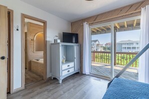 5 bedrooms, internet - Well-appointed Corolla beach house, just steps from the beach! (Corolla)