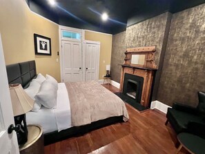 2 bedrooms, free WiFi, bed sheets - Balcony on Forsyth Park, 2-br Historic Savannah, Ga. (Savannah)