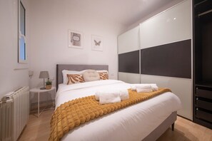 1 bedroom, in-room safe, iron/ironing board, travel cot - One Bedroom Apartment in Eixample Esquerra - You Stylish (Barcelona)