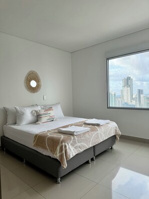 3 bedrooms, desk, iron/ironing board, free WiFi