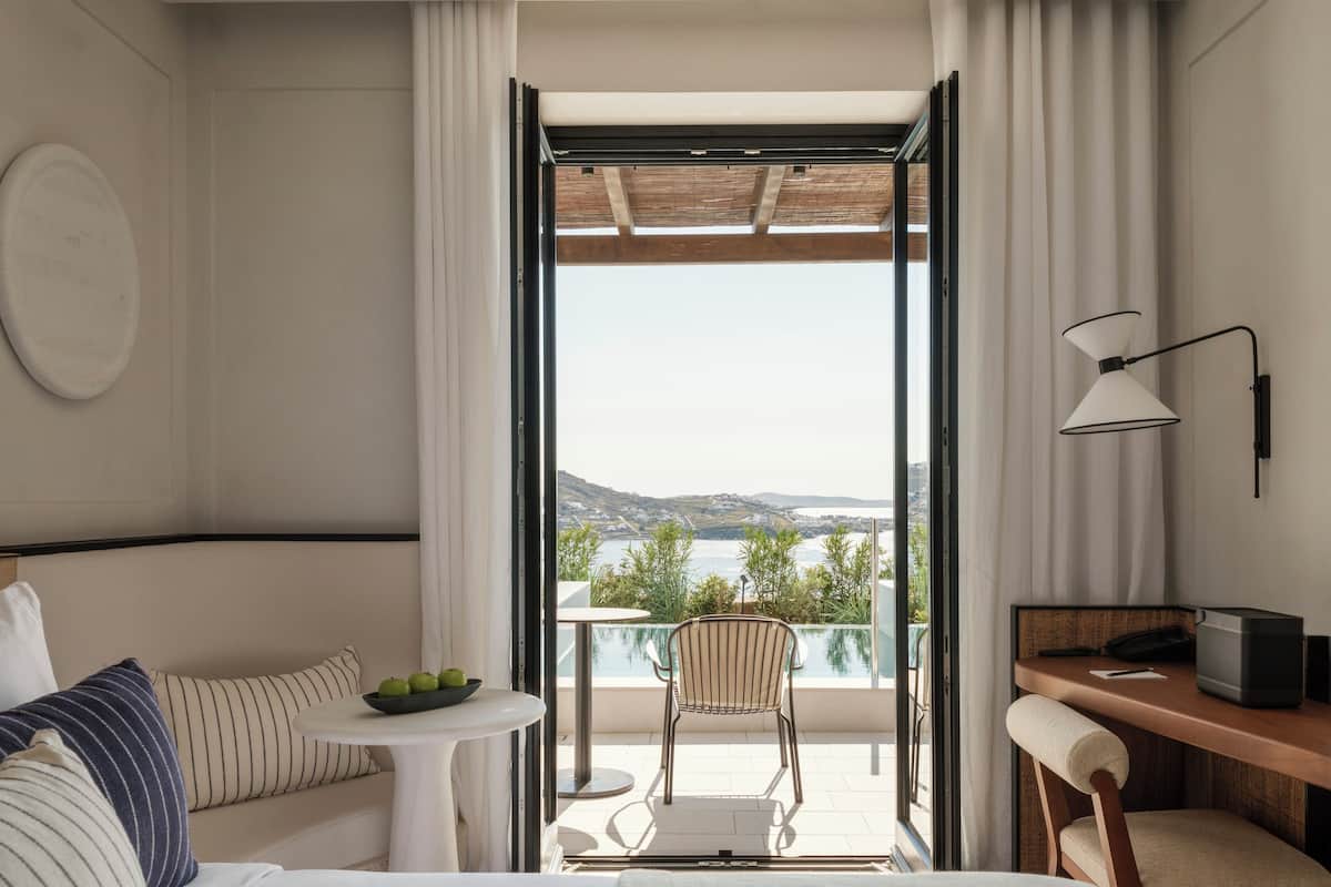 Suite, vistas al mar (Mykonian, Infinity Pool) | Ropa de cama hipoalergénica, minibar, caja fuerte