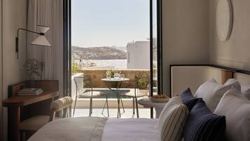 Nest Retreat with Sea View and Outdoor Hot Tub | Hypo-allergenic bedding, minibar, in-room safe, soundproofing