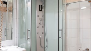 A modern bathroom with a glass-enclosed shower, a sink, and a mirror. - 4bnb - Reale House Tulipano (Rome)
