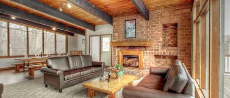 Smart TV, fireplace, ping pong