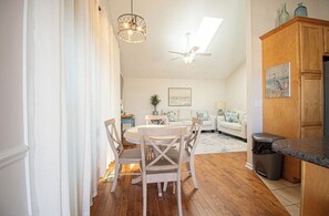 Interior - Dog friendly On Island Outdoor Shower Family Fun! Golf Cart (for rent)! (Oak Island)