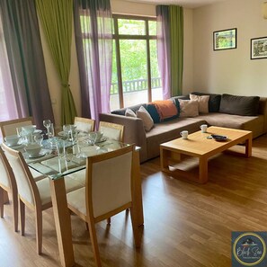 Dining - Scenic, 2 Bedroom Apt with Views (Каблешково)