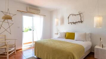 Kamar Double Deluks, balkon | Meja kerja, ruang kerja ramah laptop, dan tirai kedap cahaya