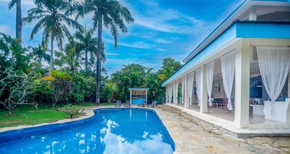 Spacious villa-3 bedrooms-3.5 bath-Priv pool-Garden-BBQ-Near beaches and center