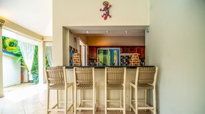 Bar (in der Unterkunft)