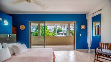 3 chambres, coffres-forts dans les chambres, bureau