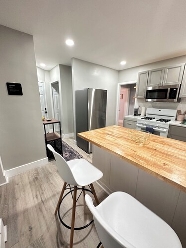 Modern Comfy 2 Bedroom Apartment 