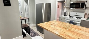 Modern Comfy 2 Bedroom Apartment 