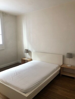 1 habitación y ropa de cama 