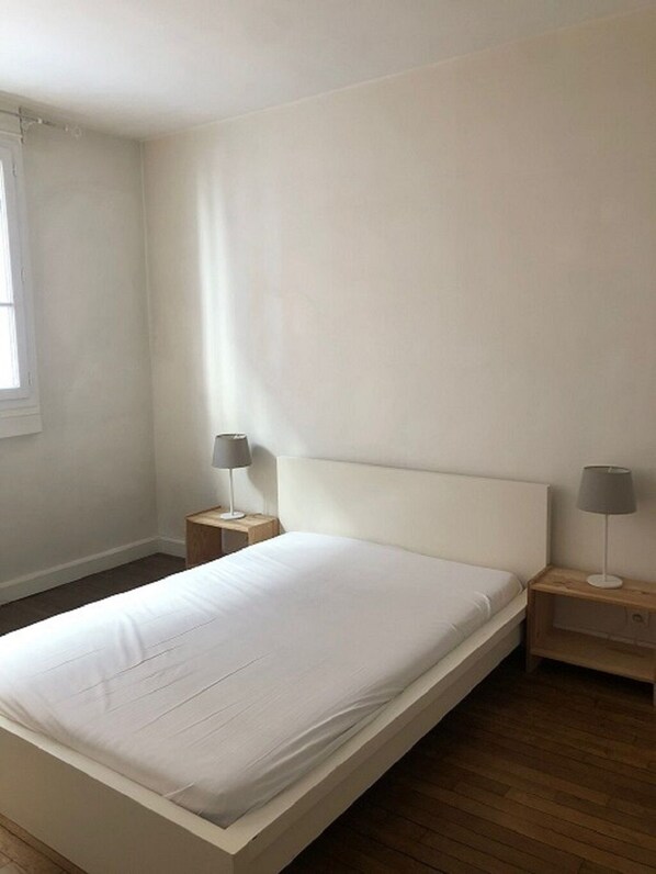 1 bedroom, bed sheets
