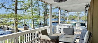 Riverside Living with Easy Access to Downtown