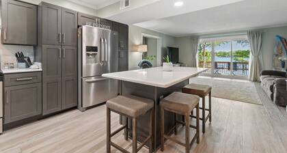 Riverside Living with Easy Access to Downtown