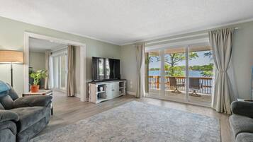 TV connectée, jeux vidéo, livres, espaces bureaux