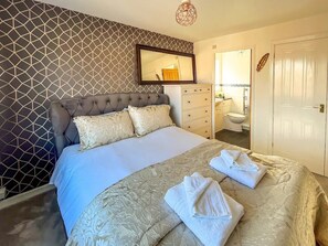 4 bedrooms, iron/ironing board, free WiFi, bed sheets